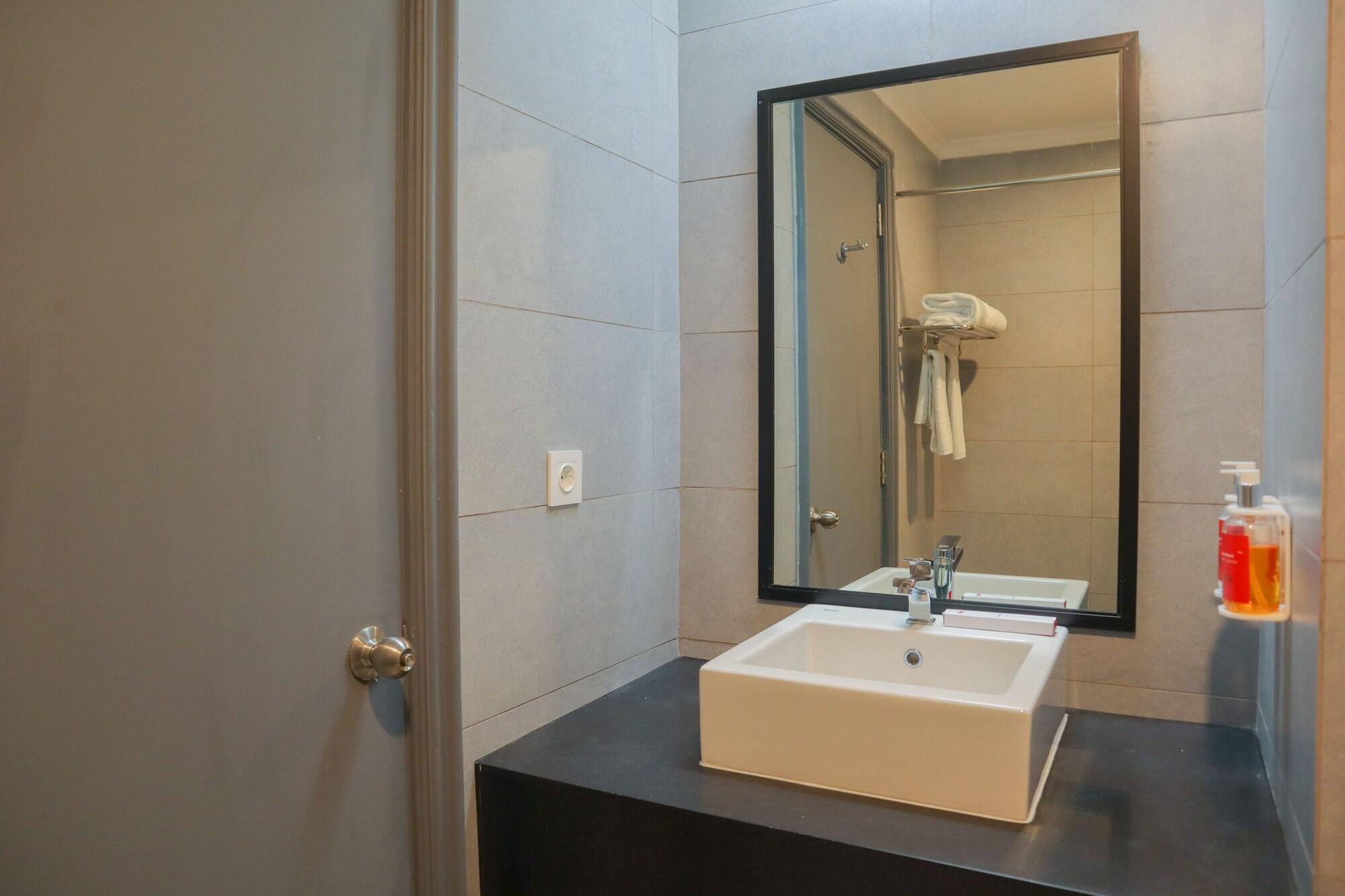 OYO Townhouse 2 Hotel Gunung Sahari Jakarta Exterior foto