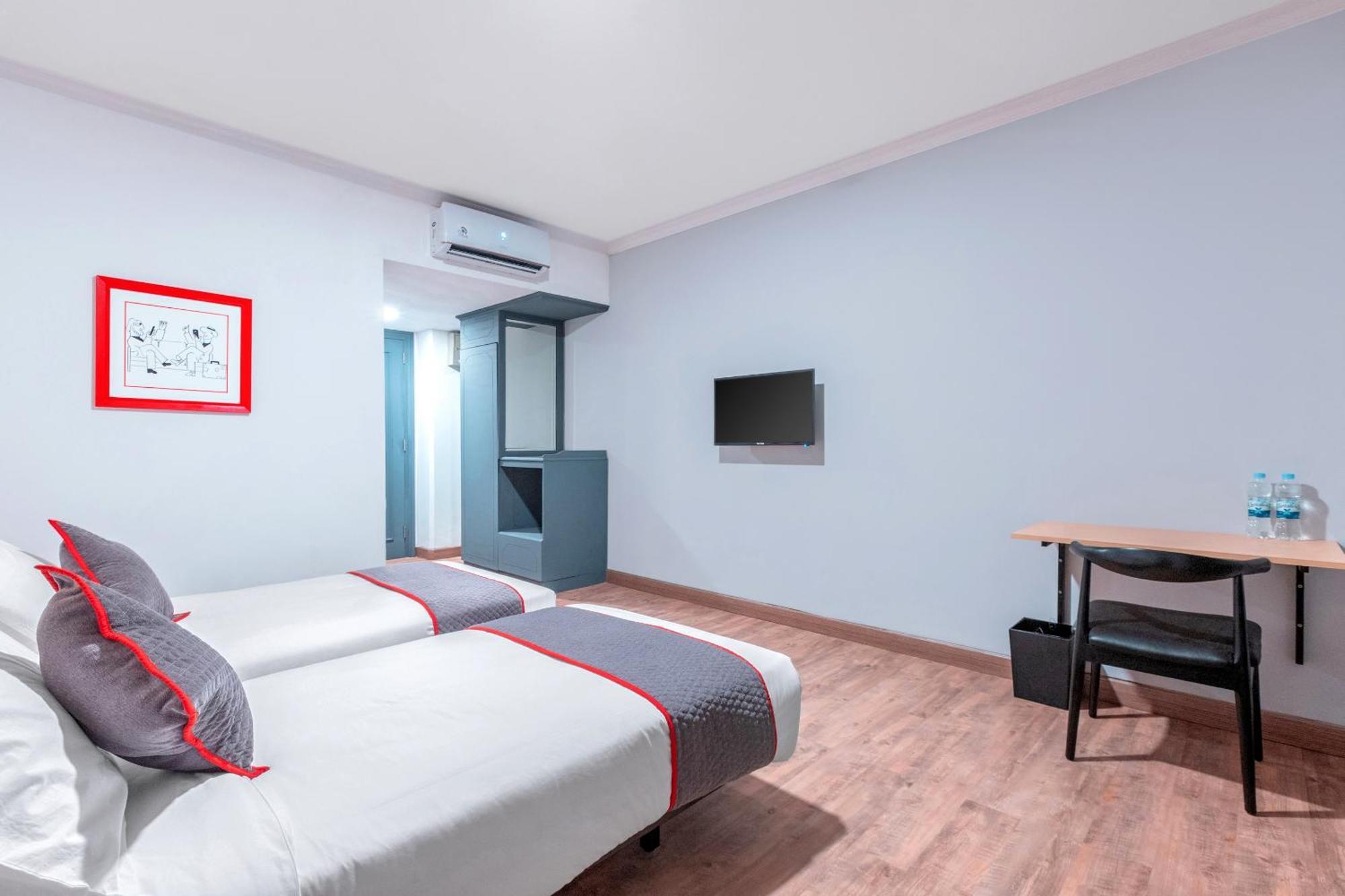 OYO Townhouse 2 Hotel Gunung Sahari Jakarta Exterior foto