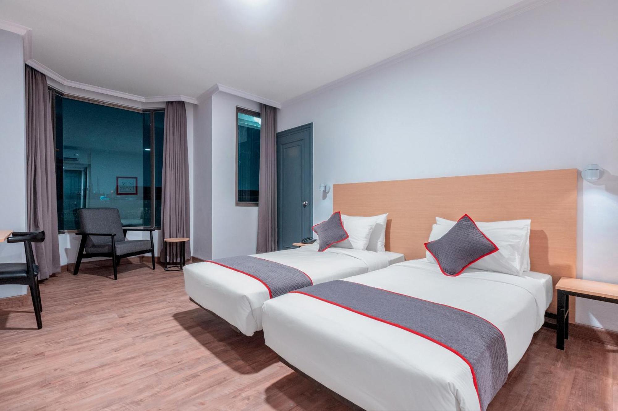 OYO Townhouse 2 Hotel Gunung Sahari Jakarta Exterior foto
